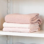 Manta de tricot rosa empolvado - Imagen 2