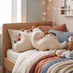 Cojín infantil nube pompons - Imagen 2