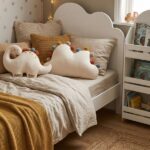 Cojín infantil nube pompons - Imagen 3