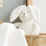 Conejito de tricot blanco - Imagen 2