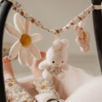 Cadena de juguete para cochecito Miffy Vintage Little Flowers - Imagen 10