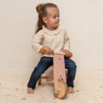 Triciclo de madera rosa - Imagen 2