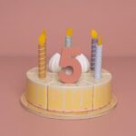 Pastel de cumpleaños rosa - Imagen 4