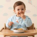 Babero con bolsillo y mangas Playground blue - Imagen 2