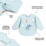 Babero con bolsillo y mangas Playground blue - Imagen 4