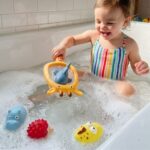 Red con forma de Jirafa con 4 muñecos de baño - Imagen 2