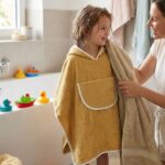 Poncho M 2-4 años 65cm. plain mostaza - Imagen 4