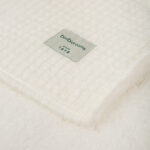 Manta Waffle con sherpa blanco - Imagen 4