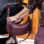 Bolso bandolera góndola London cherry - Imagen 3