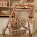 Carrito de madera para muñecas Flores - Imagen 4