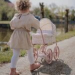 Carrito de metal para muñecos flores - Imagen 2