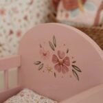 Cunita de madera con textil - Imagen 5