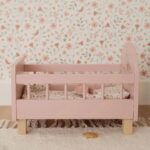 Cunita de madera con textil - Imagen 4