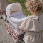 Carrito de metal para muñecos flores - Imagen 3