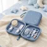 Set de Cuidado e Higiene Infantil Dusty blue de Saro - Imagen 2