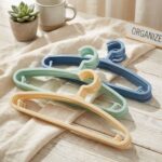 Pack de 6 perchas infantiles verde - Imagen 2