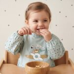 Babero impermeable con mangas Little explorers - Imagen 2