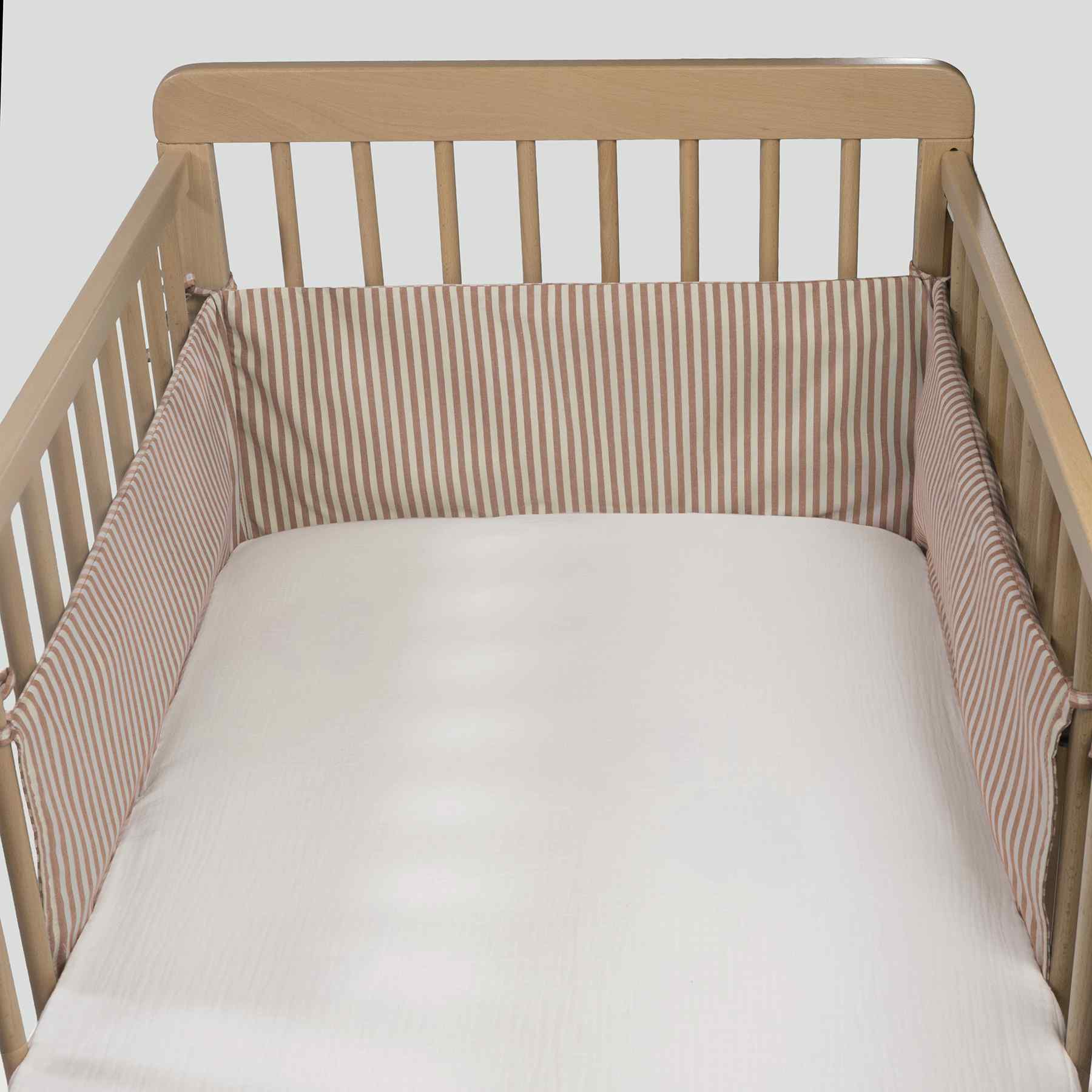 1120800722_c Protector para cuna de 60x120cm Praliné Vichy/rayas moka - Imagen 1