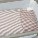 Edredón+bajera+almohada minicuna 90x50cm Praliné Vichy/rayas moka - Imagen 4
