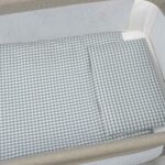 Edredón+bajera+almohada minicuna 90x50cm Praliné Vichy/rayas matcha - Imagen 4