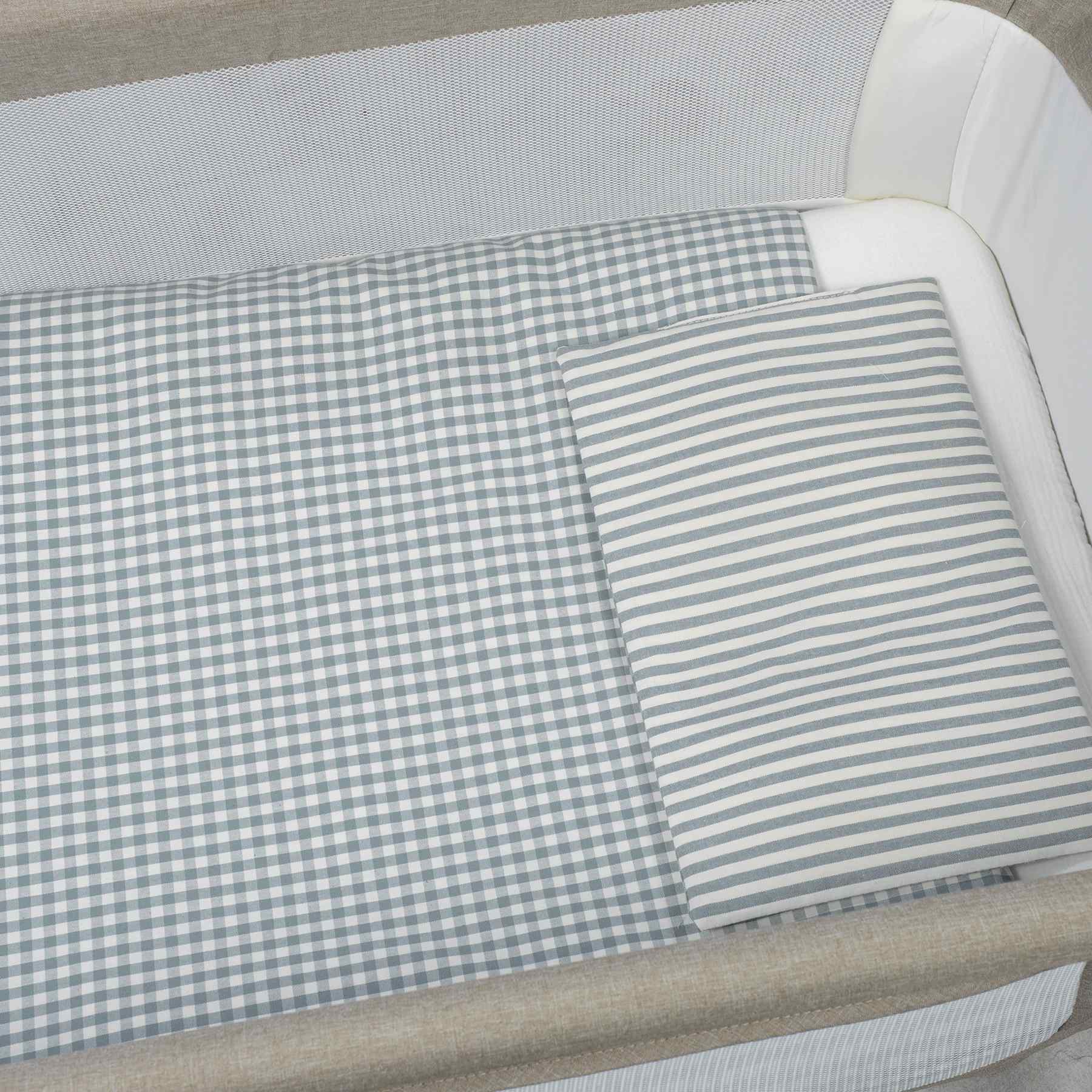 1120800733_e Edredón+bajera+almohada minicuna 90x50cm Praliné Vichy/rayas matcha - Imagen 1