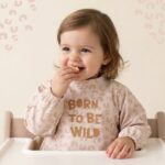 Babero impermeable con mangas Born to be wild - Imagen 2