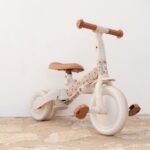 Triciclo 4 en 1 con barra blanco flores - Imagen 11