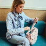 Bolso Crossbody góndola Praliné vichy moka - Imagen 8