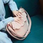 Bolso Crossbody góndola Praliné vichy moka - Imagen 6