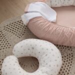 Cojín de lactancia pequeño Calma rosa - Imagen 2