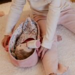 Bebé Rosa con canastilla y accesorios - Imagen 5
