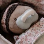 Bebé Evi con canastilla y accesorios - Imagen 4