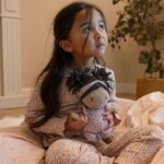 Bebé Evi con canastilla y accesorios - Imagen 5