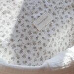 Saco Cuco y Grupo 0 Little Bloom Flor Gris TOG 2.5 - Imagen 3