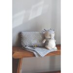 Peluche Musical de Vaquita Little Bloom Gris para Bebé - Imagen 3