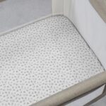 Sábana Bajera Ajustable para minicuna y Colecho Little Bloom Flor Gris - Imagen 3