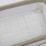 Edredón con sábana bajera y Almohada Little Bloom Flor Gris para minicuna - Imagen 3