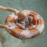 Flotador para Bebé Océano con Asiento de Seguridad de Little Dutch - Imagen 8