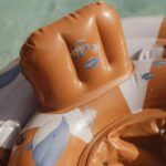 Flotador para Bebé Océano con Asiento de Seguridad de Little Dutch - Imagen 10