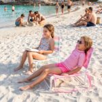 Silla de playa plegable infantil Palmeras rosa - Imagen 3