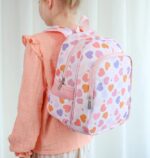 Mochila infantil  con bolsillo térmico corazones - A Little Lovely Company - Imagen 2