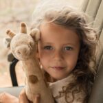Jirafa peluche safari friends-Little Dutch - Imagen 4