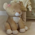 Peluche leona 60cm. safari friends-Little Dutch - Imagen 2