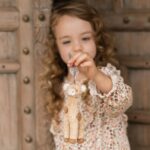 Llavero jirafa safafri friends-Little Dutch - Imagen 2